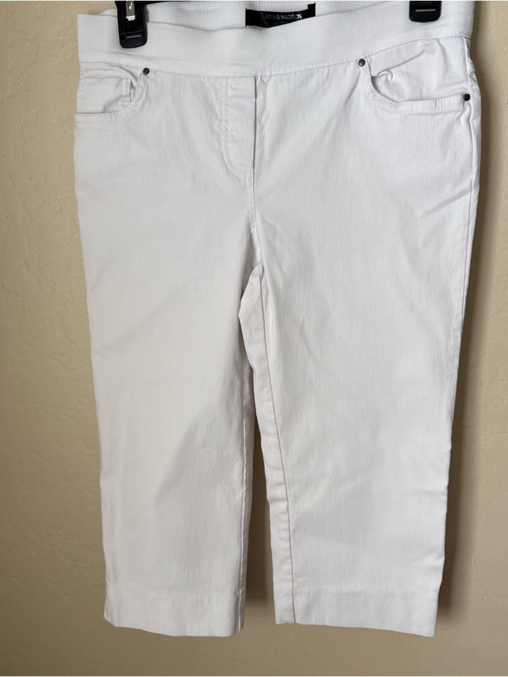 89th & Madison White Cropped Stretch Capri Jeans